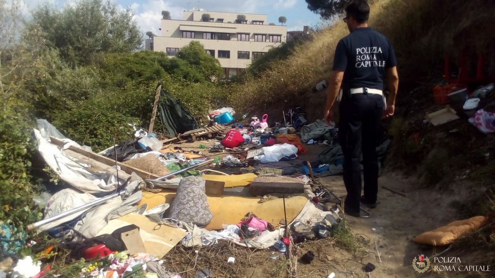 polizia locale insediamento abusivo