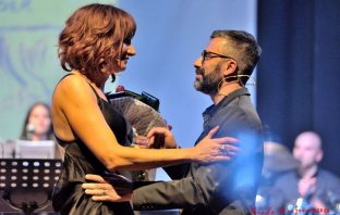 Gay Village, Syria canta Gabriella Ferri – Luxuria canta De Andrè gay village syria luxuria