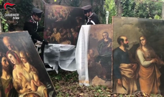 Carabinieri, irruzione in un casolare di campagna carabinieri