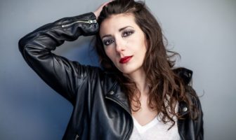 Valeria Vaglio ritorna il 29 marzo con il nuovo album di inediti “MIA”, che coniuga cantautorato e musica elettronica!