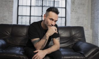 Da venerdì 28 giugno in radio il nuovo singolo di NEK, “Alza la radio” nek