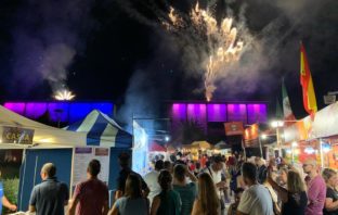 Lo spettacolo sopra i cieli di Roma è iniziato, a Cinecittà World si è alzato il sipario su Stelle di fuoco cinecittà world