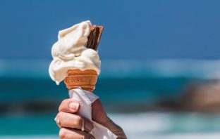 Come combattere il caldo estivo, i consigli dell’esperto calura
