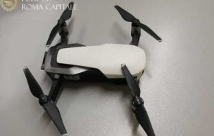 Violata la “no fly” al Colosseo. La Polizia Locale sequestra l’ennesimo drone drone