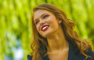 I benefici dell’acqua per i denti sorriso