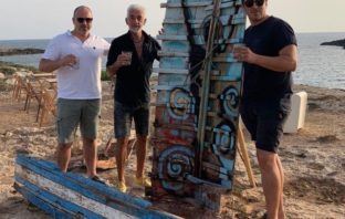 A Lampedusa la scultura/installazione “MARESURRECTION” di Ferdy Colloca maresurrection