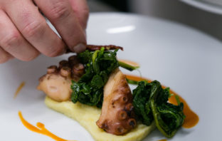 Lo chef stellato Crescenzo Scotti ospite al terzo appuntamento della rassegna culinaria di Via Porto Bistrot chef