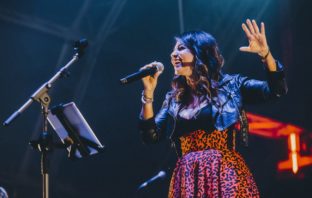 Skipper a casa con voi anche a Pasquetta con il concerto live di Cristina D’Avena cristina d'avena