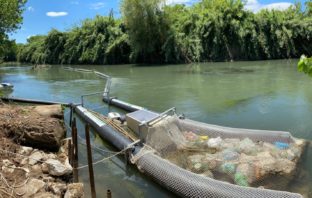 Arriva la barriera Antirifiuti Galleggianti sull’Aniene, un nuovo importante progetto dopo quella collocata sul Tevere aniene