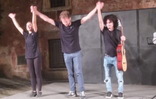 Applaudi cretino – Teatro Trastevere applaudi cretino