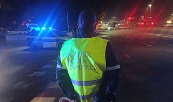 Passa con il semaforo rosso e fugge all’alt, fermato sul raccordo anulare dalla Polizia Locale https://www.viviroma.tv/?s=polizia+locale