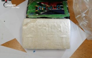 CARABINIERI: Oristano, la cocaina viaggiava in aereo. Un arresto nell’operazione antidroga “Fly Down” down