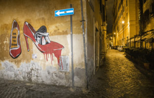 Street Art: “Ogni tre giorni”, Laika denuncia la violenza sulle donne laika