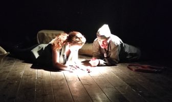 “Nel mezzo”, con Giovanni Alfieri ed Emma Quartullo. Regia di Cristiano Ciliberti, drammaturgia di Sabrina Scansani. nel mezzo