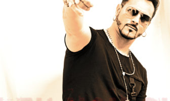 ANDREA AMARU’ Il cantante siciliano reinventa la canzone neomelodica tra italiano e napoletano amarù