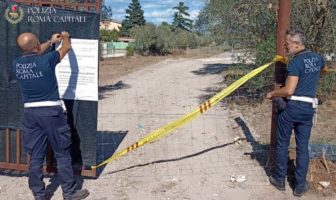 Aveva accumulato oltre 600 metri cubi di rifiuti e avviato la costruzione abusiva di un villino con parte dei materiali sversati pantano
