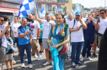 Paola Saulino con i tifosi napoletani