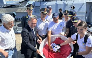 Giornata Mondiale degli Oceani, Regione Lazio, Fondazione Zoomarine e Guardia di Finanza rimettono in mare “Gui”, un esemplare di Caretta Caretta carretta