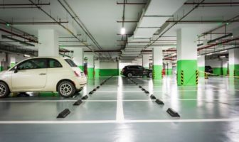 Gli italiani prenotano sempre più spesso il parcheggio in anticipo posteggio