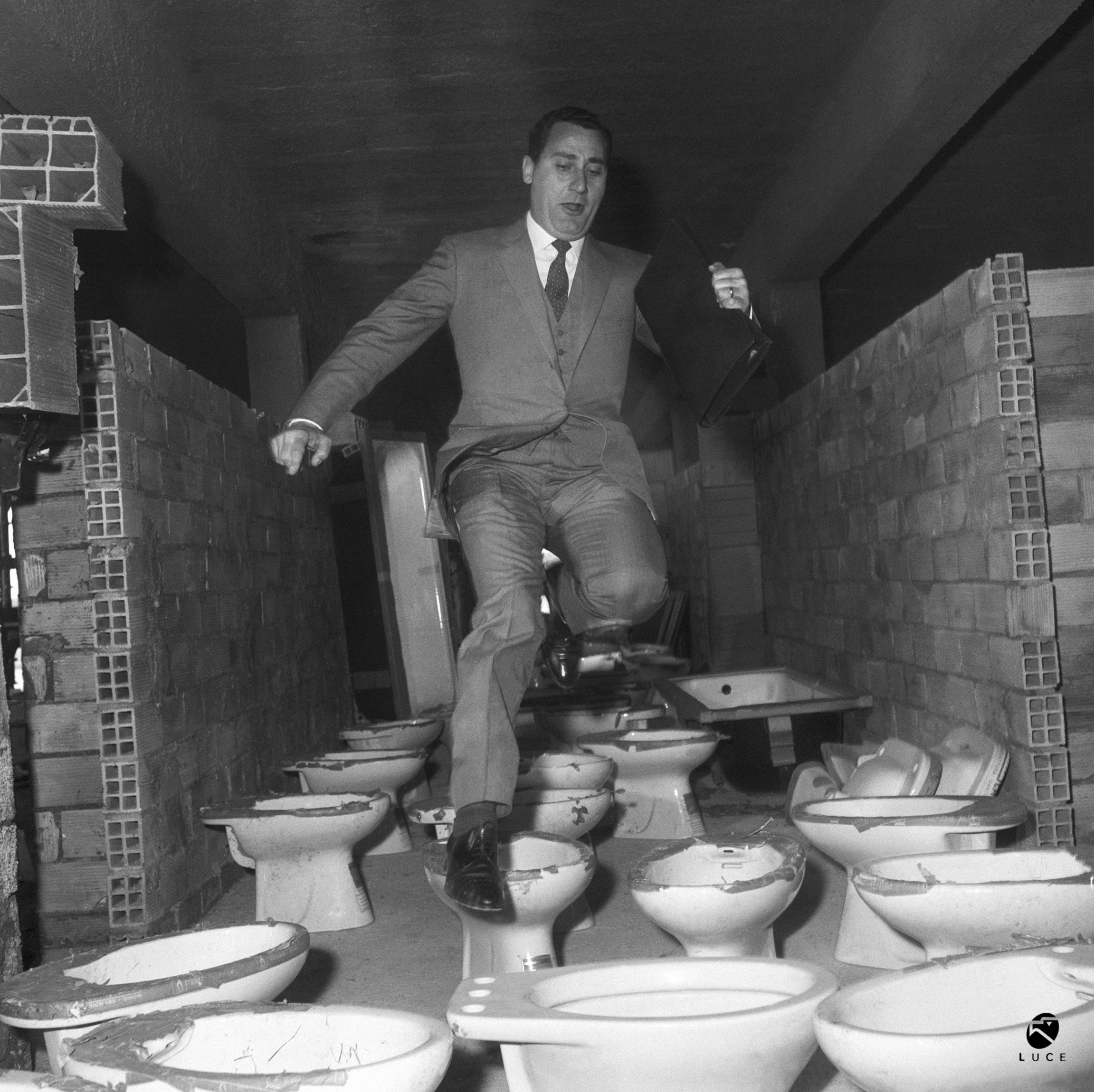 Alberto Sordi sul set del film Il boom - Foto Archivio Luce