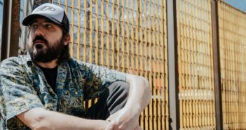 Piotta spiazza e emoziona: “Si riparano ricordi” è un viaggio intimo tra dolore, memoria e rinascita