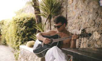 LEO GASSMANN: arriva il singolo estivo “FREE DRINK” leo gassmann