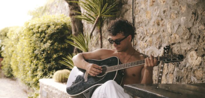 LEO GASSMANN: arriva il singolo estivo “FREE DRINK”