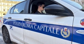 Roma, ruba portafogli a turista in pieno Centro