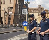 Roma, tenta di eludere varco ZTL coprendo la targa con nastro adesivo: denunciata 50enne