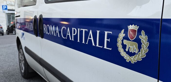 Aggressioni agli agenti durante i controlli stradali: due denunciati dalla Polizia Locale di Roma