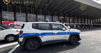 Stazione Termini, Polizia Locale interviene a difesa di una turista molestata: denunciato il responsabile, attivato il “Codice Rosso”