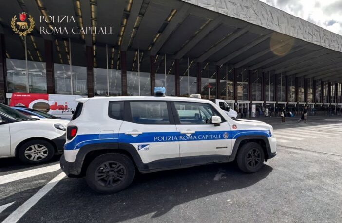 Stazione Termini, Polizia Locale interviene a difesa di una turista molestata: denunciato il responsabile, attivato il “Codice Rosso” polizia locale