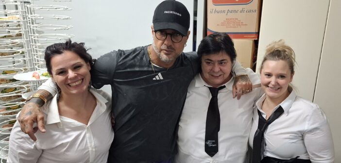 Fabrizio Corona accende la serata all’Ultima Spiaggia: festa, selfie e curiosità a Ca’ Venier