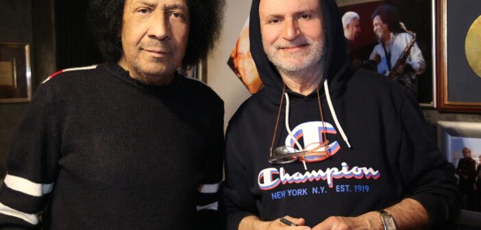 Il prog torna a far vibrare il cinema: applausi e commozione per l’ultima apparizione di James Senese in “Gli anni del prog”