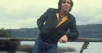 Rino Gaetano: da un manoscritto ritrovato il brano “E io ci sto” rivive tra Roma e Capri in un videoclip di Nicolò Bassetto