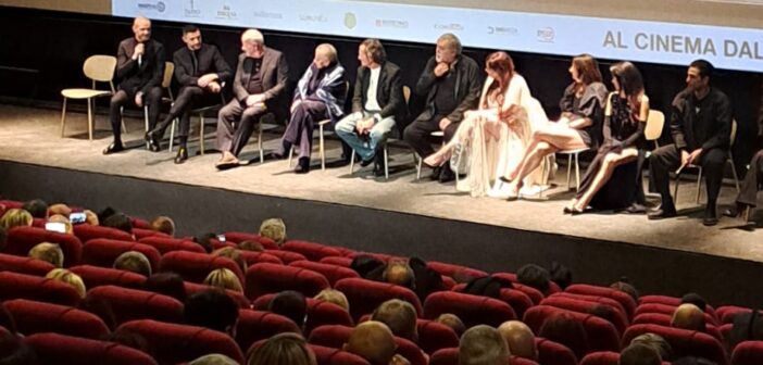 TAFFO porta le auto‑bare sul red carpet: risate e segreti a ‘Due famiglie, un funerale’