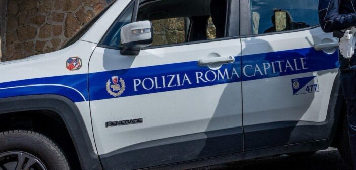 Via del Tritone: ruba superalcolici in un supermercato, fermato dalla Polizia Locale