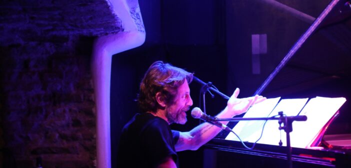 Angelo Mellone conquista l’Alexanderplatz: una serata di musica, emozioni e amici speciali