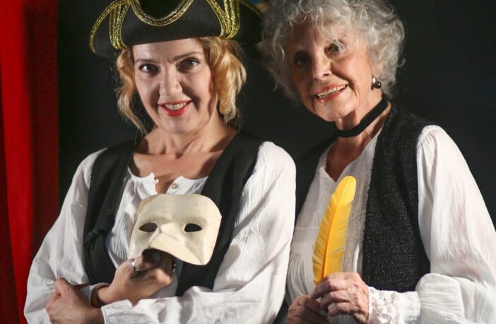 Beatrice Gregorini e Renata Zamengo in Erotico Veneziano