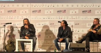 Omar Pedrini presenta a Roma il fumetto “Viaggio senza Vento” tra musica e rock dal vivo