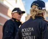 Centocelle, uomo armato di coltello terrorizza i passanti: intervento provvidenziale della Polizia Locale