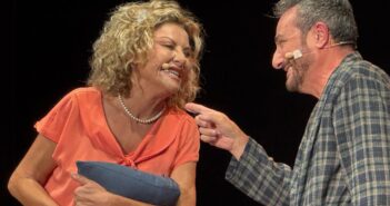 “Anime in Affitto” all’OFF/OFF Theatre: Eva Grimaldi e Claudio Insegno tra amore, destino e seconde possibilità