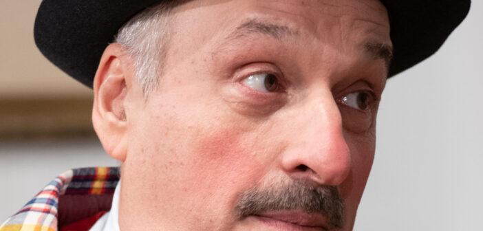 Il fascino senza tempo del teatro napoletano: al Teatro Prati Fabio Gravina riporta in scena “‘O tuono ’e marzo” di Vincenzo Scarpetta