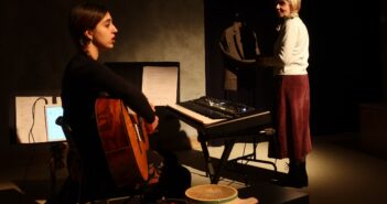 GIOCONDA di Cristina Aubry: un viaggio tra memoria, ironia e emozioni all’Altrove Teatro Studio