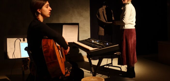 GIOCONDA di Cristina Aubry: un viaggio tra memoria, ironia e emozioni all’Altrove Teatro Studio