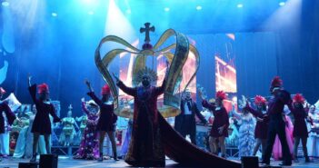 Niente carri, solo ago e filo: Stefano Fresi ambasciatore dell’unico Carnevale in Quadriglie d’Italia.