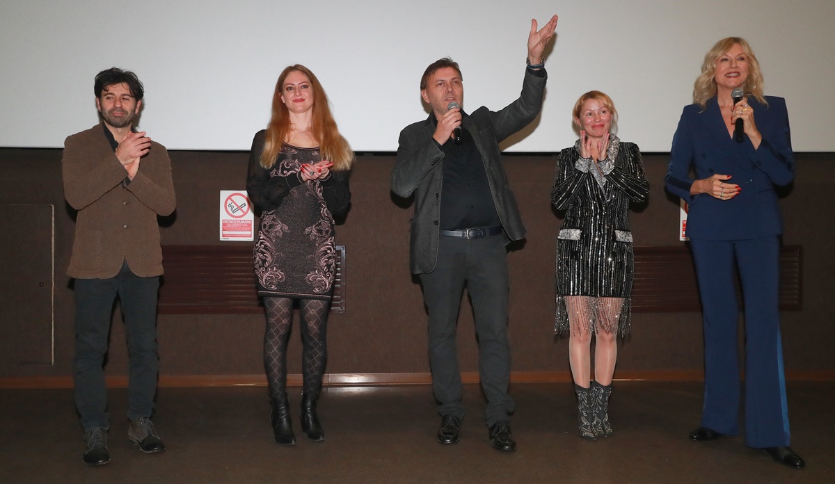 da sx Marco Abbruzzetti Viktorie Ignoto Angelo Antonucci Ekaterina Khudenkikh e Natasha Stefanenko