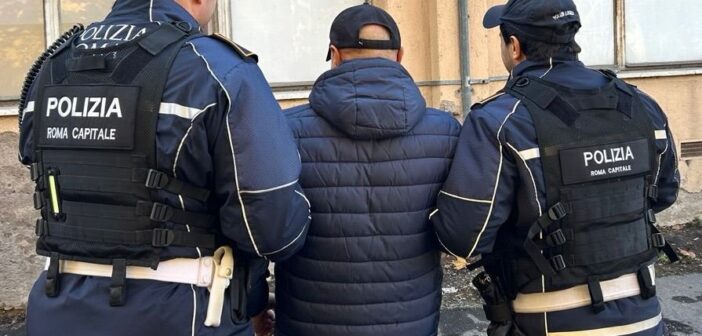 Centocelle, insulti razzisti e minacce di morte a un’agente: arrestato ambulante abusivo