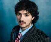 Mazzariello vince il Premio Enzo Jannacci a Sanremo 2026: trionfa “Manifestazione d’amore”