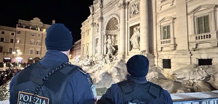 Fontana di Trevi: arrestato borseggiatore che colpiva i turisti, 49enne finisce a Rebibbia